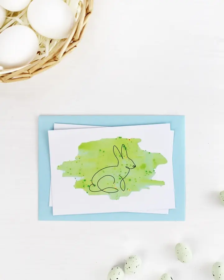 Verschicke kleine Ostergrüße an deine Liebsten mit meinen modernen Osterkarten zum Ausdrucken. Du kannst meine Motive sowohl als Klappkarten, als auch als Postkarten nutzen. Jetzt kaufen & bequem zuhause ausdrucken! 14 moderne Osterkarten zum Ausdrucken als PDF Datei – Perfekt für DIY Ostergrüße | Tinkerhome - Einfache DIYs für dein Zuhause