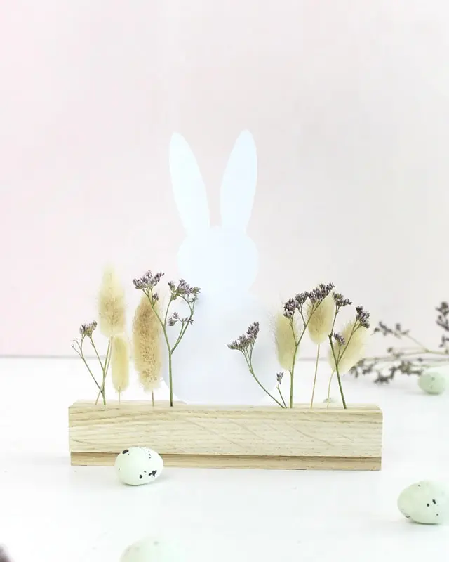 Hier kannst du dir meine selbst erstellten Bastelvorlagen als PDF-Datei runterladen. Du kannst die Downloaddateien zum Basteln oder zum Verschönern von Geschenken nutzen. Diese Bastelvorlagen sind alle kostenlos. Die passenden Anleitungen zu den Vorlagen findest du auf meinem DIY Blog. Diese sind in den PDF-Dateien oder im Text immer verlinkt, sodass du diese schnell findest. BASTELVORLAGEN - diy osterdeko mit trockenblumen