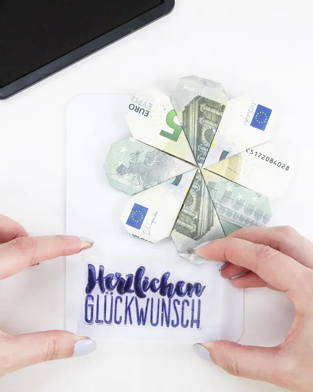 Geldgeschenk: Geld falten als Hochzeitsgeschenk - Herz, Eheringe, Kleeblatt, Schiffchen / Boot Geld falten als Hochzeitsgeschenk - geldscheine falten kleeblatt 5