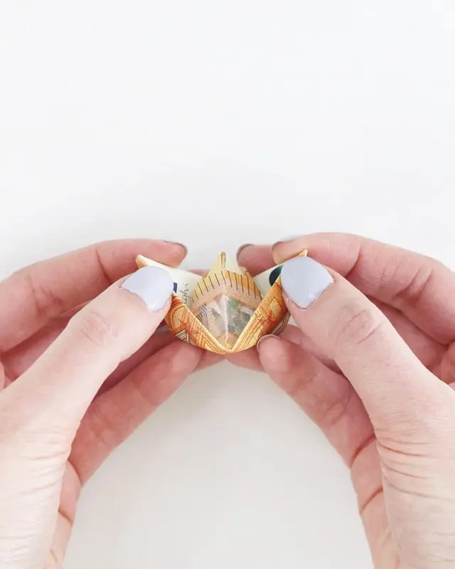 Geldgeschenk: Geld falten als Hochzeitsgeschenk - Herz, Eheringe, Kleeblatt, Schiffchen / Boot Geld falten als Hochzeitsgeschenk - geldscheine falten schiffchen 23