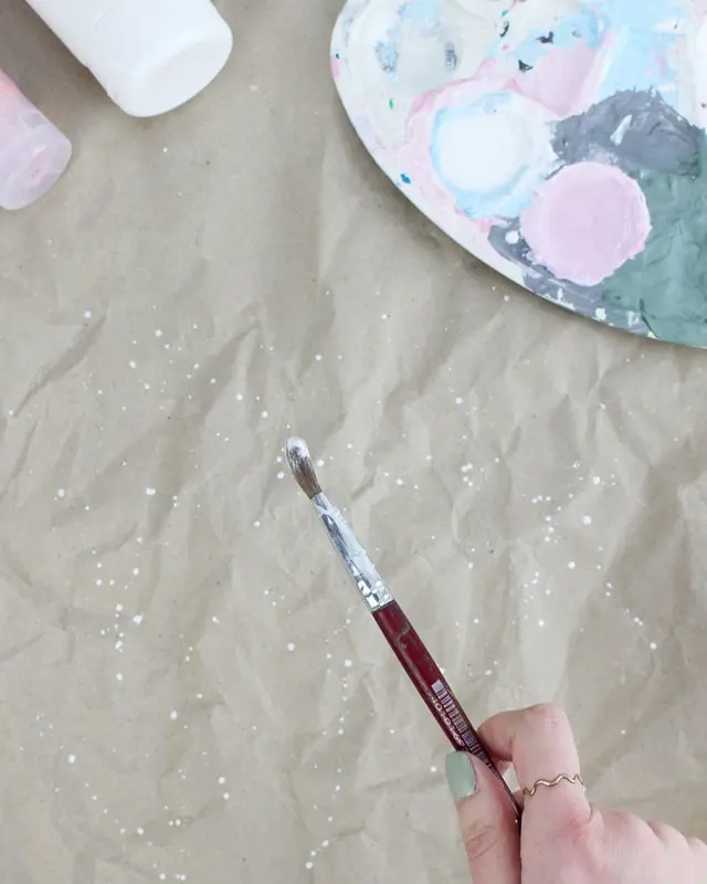 Bald ist Ostern und da habe ich mir natürlich schon Gedanken zu den Ostergeschenken und den Geschenkverpackungen gemacht. Eins steht fest: die Geschenke sollen nachhaltig verpackt werden und natürlich schön aussehen! Meine Ideen habe ich in diesem Blogbeitrag zusammengetragen. Nachhaltige DIY Geschenkverpackung Ostern - nachhaltige diy verpackung gutschein ostern 1