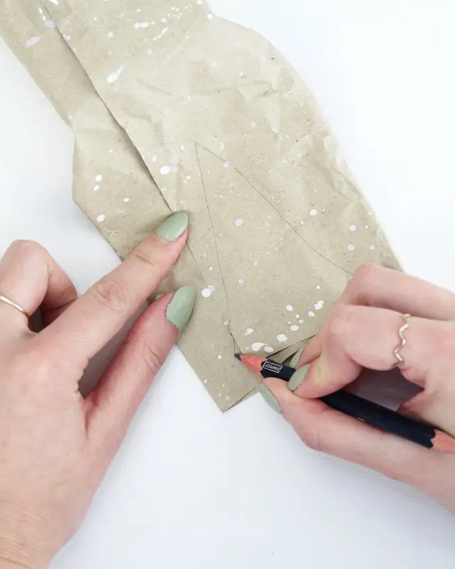 Bald ist Ostern und da habe ich mir natürlich schon Gedanken zu den Ostergeschenken und den Geschenkverpackungen gemacht. Eins steht fest: die Geschenke sollen nachhaltig verpackt werden und natürlich schön aussehen! Meine Ideen habe ich in diesem Blogbeitrag zusammengetragen. Nachhaltige DIY Geschenkverpackung Ostern - nachhaltige diy verpackung gutschein ostern 4