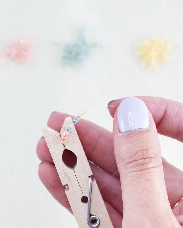 DIY Perlenarmbänder basteln - 3 kinderleichte Ideen - diy perlenarmband selber machen 2