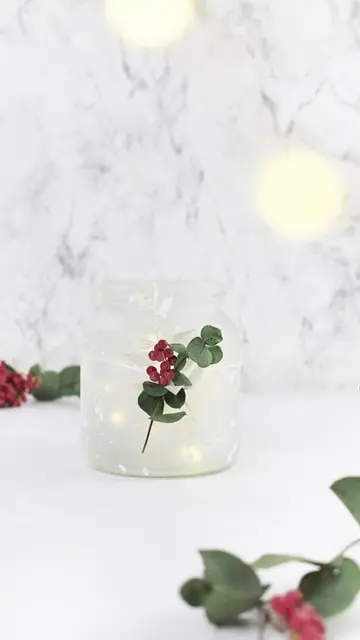 Auf Instagram werde ich von vielen als Windlicht-Queen bezeichnet und da ist es wohl langsam wirklich Zeit für einen Sammelbeitrag zum Thema DIY Windlichter zum Selbermachen. Um zu den Anleitungen zu gelangen, klicke einfach auf das Bild. Du wirst dann zu meinen Anleitungen auf dem Blog, YouTube und Instagram weitergeleitet. Zu manchen Windlichtern gibt es keine ausführliche Anleitung und deswegen steht unter den Bildern eine kurze Anleitung. Da ich aber auch einiges an Videocontent erstelle, gibt es zu manchen DIY Windlichtern sogar eine Videoanleitung, die ich im Blogbeitrag einbinden werde. So und jetzt wünsche ich dir viel Spaß beim Durchstöbern meiner Windlichtideen! 70+ DIY Windlichter zum Selbermachen - diy windlicht winter