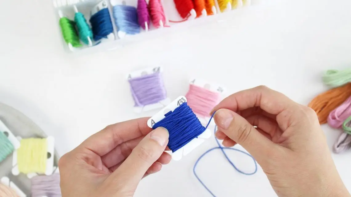 Material zum Sticken für Anfänger - Stickgarn aufwickeln | Tinkerhome - Einfache DIYs für dein Zuhause