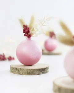 8 festliche & einfache Dekoideen mit Weihnachtskugeln