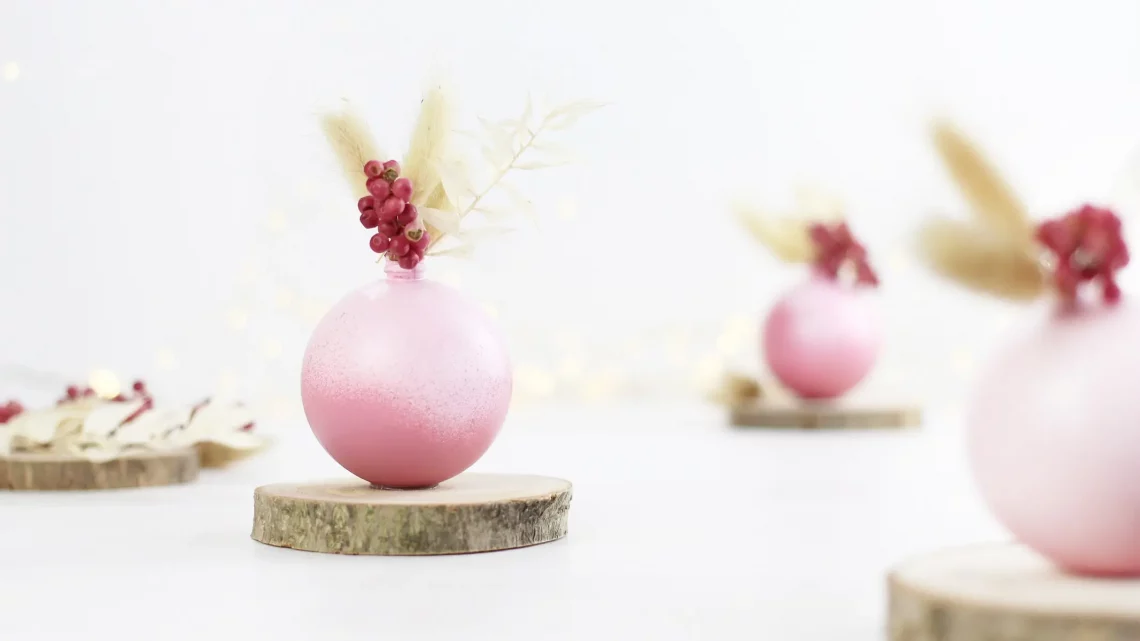 Upcycling Weihnachtskugeln - Vasen aus alten Weihnachtskugeln | Tinkerhome - Einfache DIYs für dein Zuhause