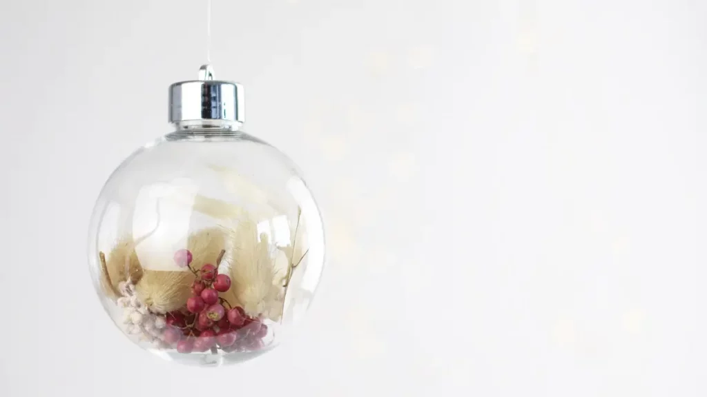 DIY Weihnachtskugeln als Erinnerung an verstorbene Angehörige und Freunde basteln - diy weihnachtskugel mit trockenblumen 3