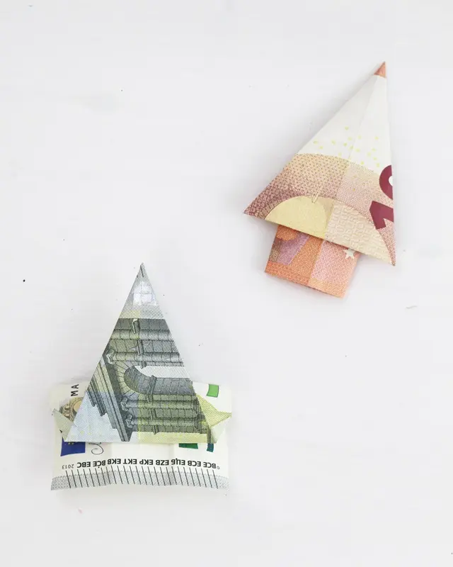 Geldgeschenke zu Weihnachten - 4 kreative Faltideen - diy tannenbaum aus geld falten 7