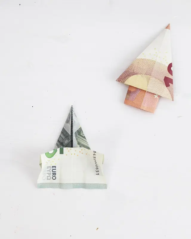 Geldgeschenke zu Weihnachten - 4 kreative Faltideen - diy tannenbaum aus geld falten 9