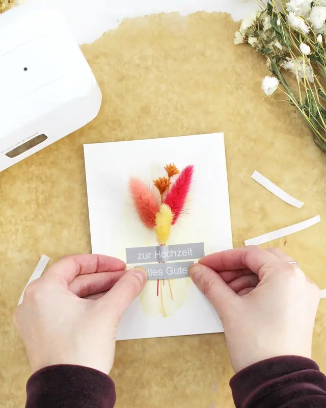 DIY Karten basteln - mit einfachen Tricks wunderschöne Grußkarten gestalten - diy grusskarten mit trockenblumen basteln 5