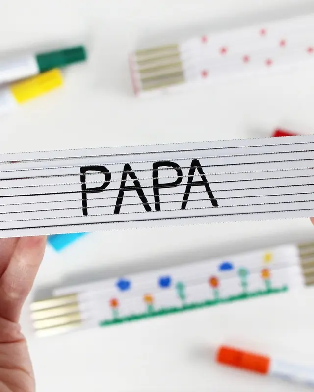 Du bist noch auf der Suche nach einem Geschenk zum Vatertag? Ich zeige dir 6 tolle Ideen, die sich auch noch Last Minute umsetzen lassen. Ich habe einige der Geschenke in den letzten Jahren bereits selber verschenkt und mein Vater hat sich sehr gefreut. Die meisten Ideen lassen sich auch gemeinsam mit Kindern umsetzen. Vatertagsgeschenk selber machen - angemalte und personalisierte Zollstöcke | Tinkerhome - Einfache DIYs für dein Zuhause