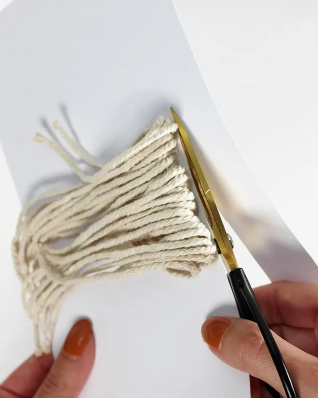 DIY Gespenster basteln: 8 gruselig einfache Halloween Geister - diy geister aus garn basteln 5