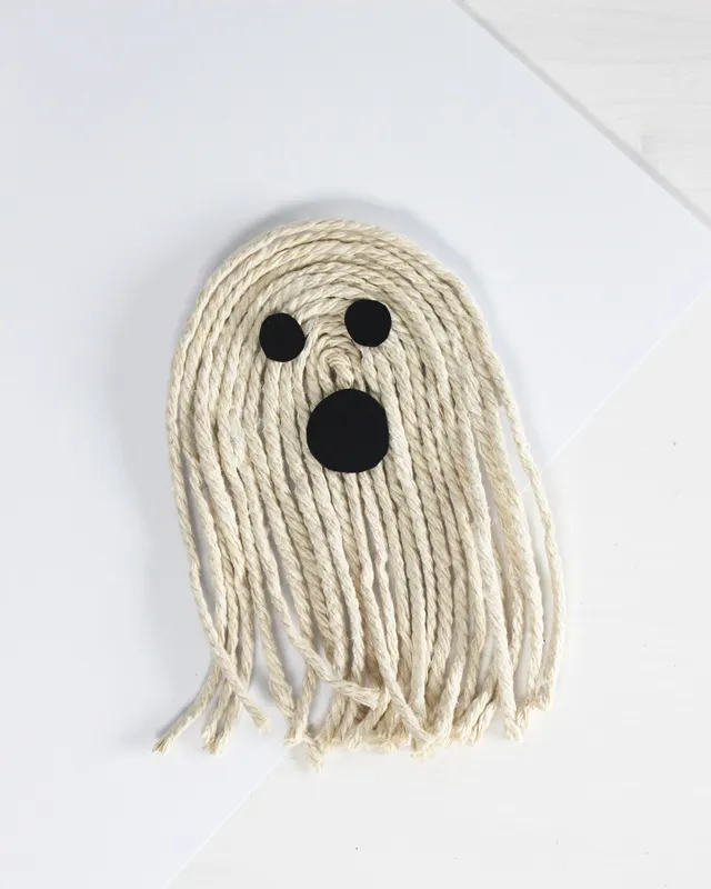 DIY Gespenster basteln: 8 gruselig einfache Halloween Geister - diy geister aus garn basteln 8