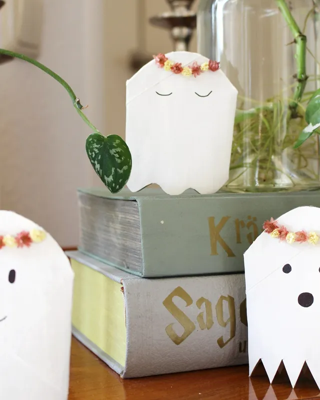DIY Gespenster basteln: 8 gruselig einfache Halloween Geister - diy geister aus toilettenpapierrollen 1