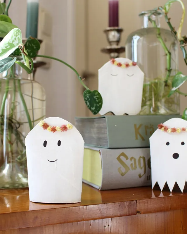 DIY Gespenster basteln: 8 gruselig einfache Halloween Geister - diy geister aus toilettenpapierrollen 2