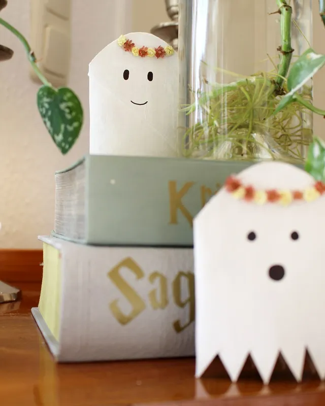 DIY Gespenster basteln: 8 gruselig einfache Halloween Geister - diy geister aus toilettenpapierrollen 4