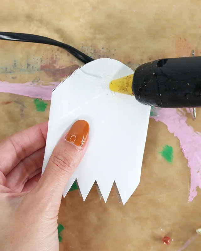 DIY Gespenster basteln: 8 gruselig einfache Halloween Geister - diy geister aus toilettenpapierrollen basteln 7