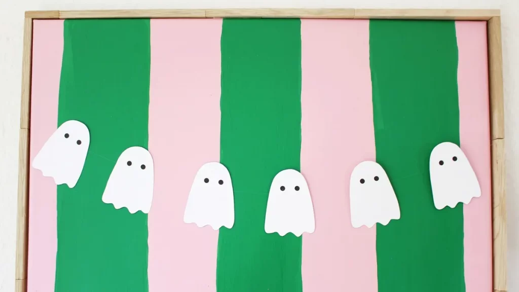 DIY Gespenster basteln: 8 gruselig einfache Halloween Geister - diy geister girlande 2