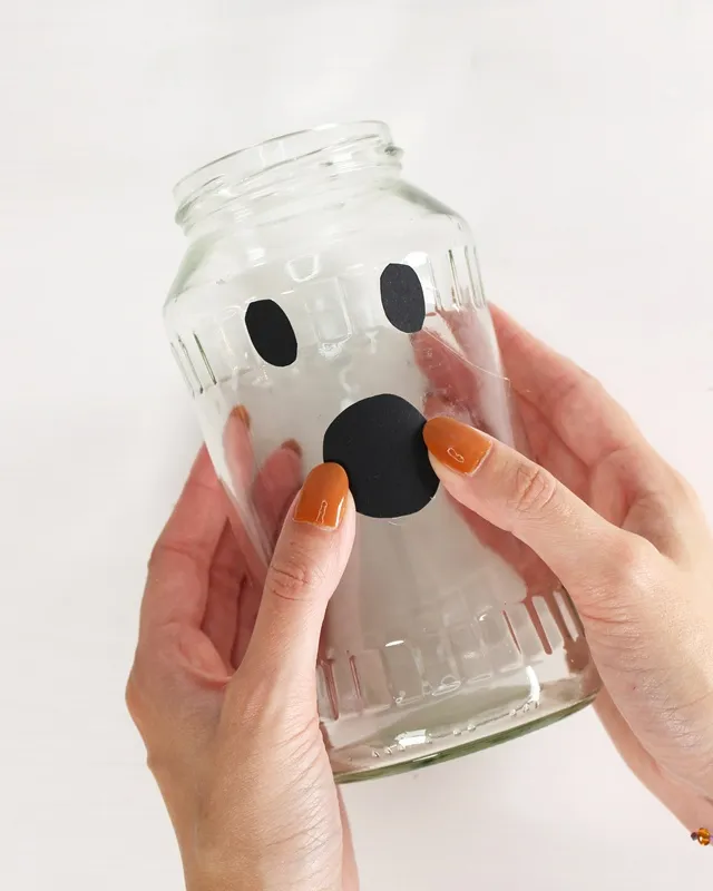 DIY Gespenster basteln: 8 gruselig einfache Halloween Geister - diy leuchtende geister basteln 1