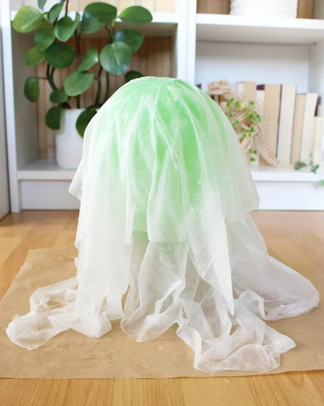 DIY Gespenster basteln: 8 gruselig einfache Halloween Geister - diy schwebende halloween gespenster basteln 6