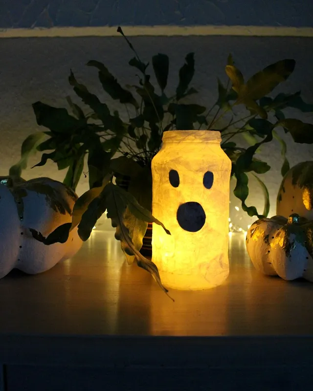 DIY Gespenster basteln: 8 gruselig einfache Halloween Geister - leuchtendes geister windlicht 2