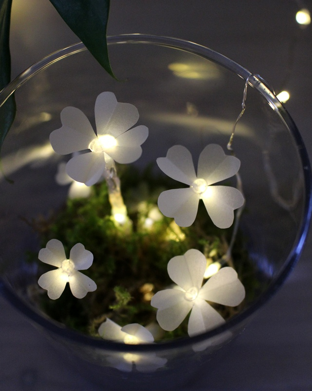 Leuchtende Kleeblätter basteln – Glücksbringer aus Heißkleber und Papier | Tinkerhome - Einfache DIYs für dein Zuhause