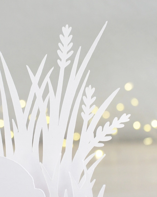 Gestalte mit der "Plotterdatei Osterwiese" eine schlichte Osterdeko aus Papier. Die minimalistischen Hasen- und Gräser-Motive können in Holzleisten oder auch als Fensterdeko genutzt werden. Plotterdateien (SVG + DXF) + PNG Plotterdatei Osterwiese - Minimalistische Osterdeko aus Papier plotten