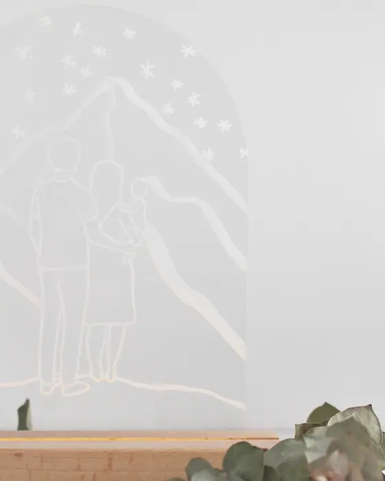 Du hast sie bestimmt schon mal gesehen: Diese stylischen, leuchtenden Acrylscheiben, die sofort ins Auge fallen. Das Beste daran ist, dass du diese leuchtenden Acrylbilder auch einfach selber machen kannst. Ein individuelles LED Acrylbild basteln ist nämlich viel einfacher, als es aussieht! LED Acrylbild basteln: 3 Kreative DIY Ideen auf Acrylglas - led acrylbild selbermachen 3