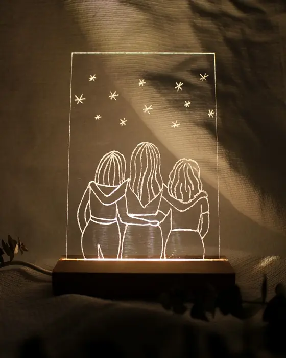 Du hast sie bestimmt schon mal gesehen: Diese stylischen, leuchtenden Acrylscheiben, die sofort ins Auge fallen. Das Beste daran ist, dass du diese leuchtenden Acrylbilder auch einfach selber machen kannst. Ein individuelles LED Acrylbild basteln ist nämlich viel einfacher, als es aussieht! LED Acrylbild basteln - Acrylglas gravieren | Tinkerhome - Einfache DIYs für dein Zuhause