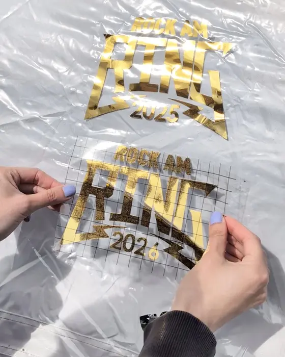 Die Tickets liegen bereit, die Vorfreude steigt und die Festival-Playlist läuft im Hintergrund schon in Dauerschleife. Ich habe für dich meine liebsten Festival DIYs gesammelt. Ein paar Sachen bastelst du ganz entspannt zu Hause, während andere Ideen die perfekte Beschäftigung für den Zeltplatz sind. Kreative Festival DIYs: Die 6 besten Ideen zum Vorbereiten und für den Zeltplatz - festival zelt sticker plotten 2
