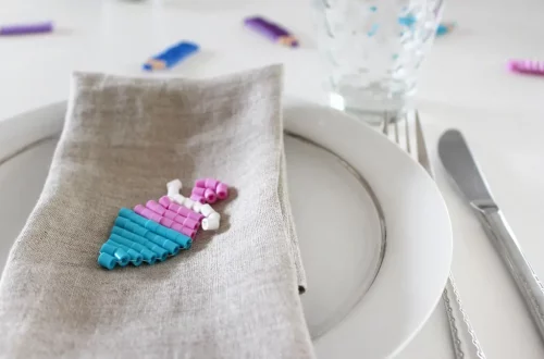 Einschulungsdeko basteln: Schultüten & Stifte aus Bügelperlen | Tinkerhome - Einfache DIYs für dein Zuhause